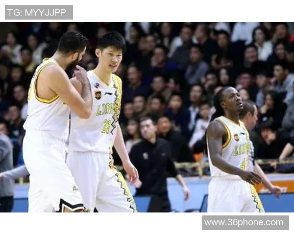 广州篮球队以86分领跑精英赛积分榜展现强劲实力